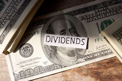 3 Top Dividend Stocks to Buy for Q4