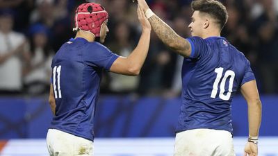 France brush aside Italy to sweep into World Cup quarter-finals
