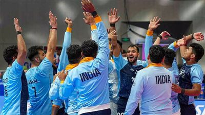 India crush Pakistan for 'grudge' match with Iran