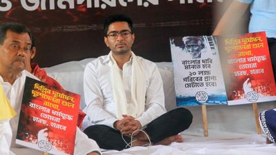 TMC’s indefinite sit-in outside Raj Bhavan enters third day, delegation to meet Governor in Darjeeling