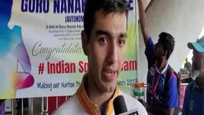 Asian Games: Squash stars return home to a hero's welcome