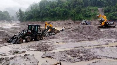 Flash floods: 3,000 tourists stranded in Lachen, Lachung in Sikkim