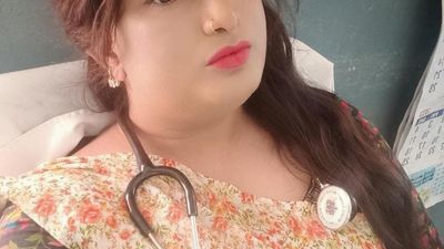 Dr. Prachi Rathore smashes stereotypes, becomes India’s first transgender person to pursue MS Orthopaedics
