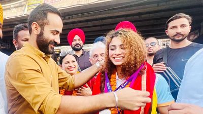 Punjab sports minister honours Asian Games medallists Sift Samra, Tajinderpal Singh Toor and Harmilan Bains