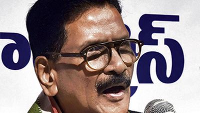 BJP leader Shashidhar Reddy seeks bulletins on Telangana CM’s health