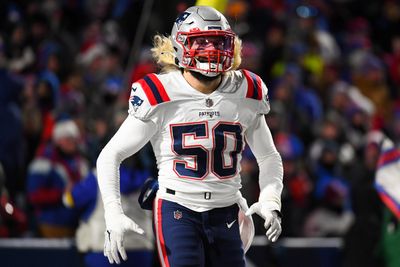 Dolphins elevate LB Chase Winovich for battle with Giants