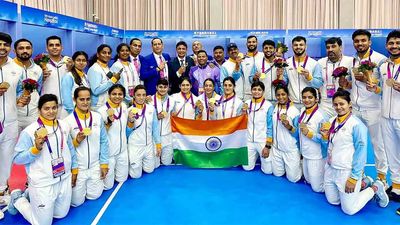 Golden 'sixer' for India on day of doubles