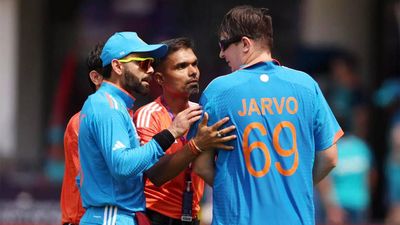 Watch: Serial invader Jarvo spotted with Virat Kohli after breaching security during India-Australia World Cup match