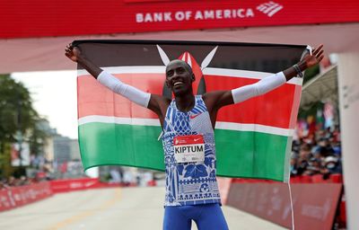 Kiptum sets world marathon record in Chicago in 2:00:35, breaking Kipchoge's mark