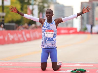 Kelvin Kiptum breaks a world record in his U.S. marathon debut