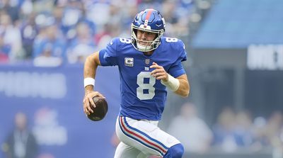 Giants’ Daniel Jones Exits Game After Neck Injury Against Dolphins