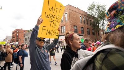 ‘Go random stranger!’ and other spectator signs at the Chicago Marathon