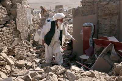 People in quake-hit Afghanistan use shovels, bare hands to pull out victims