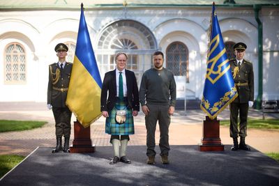 New Ukraine ambassador wore a kilt for first meeting with Zelensky