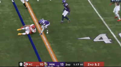 Travis Kelce Exits Chiefs-Vikings Game After Limping Off Field With Painful Injury