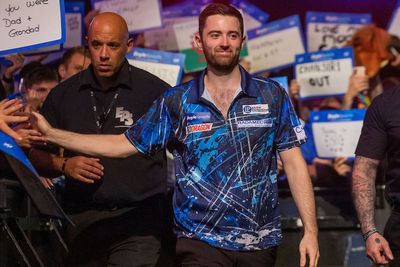 Luke Humphries beats Gerwyn Price to claim first major title at World Grand Prix