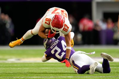 Chiefs star Travis Kelce leaves game vs Vikings with right ankle injury, questionable to return