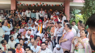 BJP stages protest against alleged failure of civic body to maintain cleanliness in Amritsar