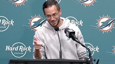 Dolphins’ Mike McDaniel Gleefully Tweaks Reporter for Fixating on Team’s Strong Start