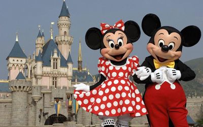 Disney (DIS) Magic in October: Buy or Sell?