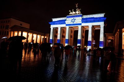 European leaders pledge support for Israel, condemn Hamas and halt Palestinian aid