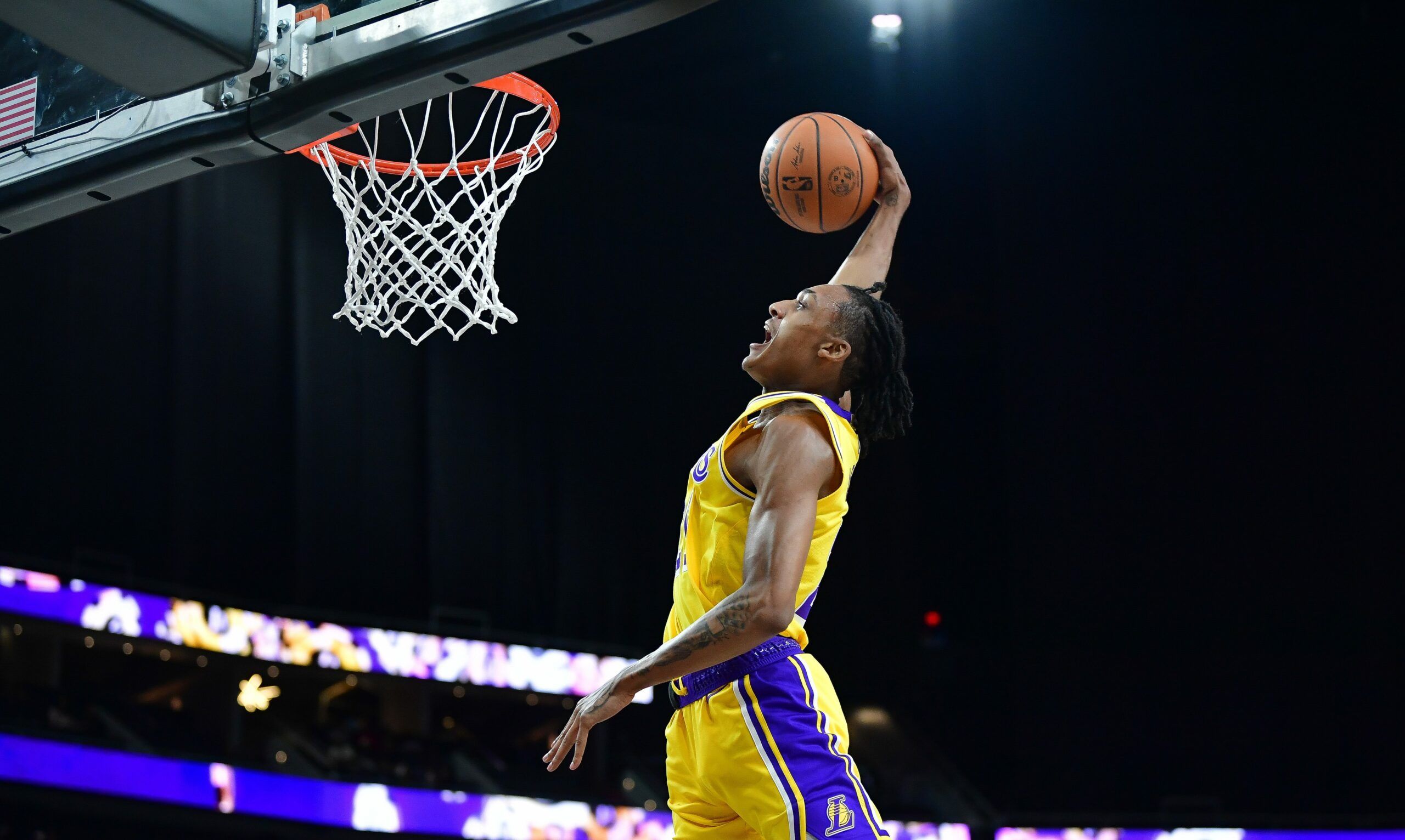 Watch Maxwell Lewis throws down breakaway windmill…