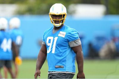 Chargers sign Christopher Hinton to active roster, 2 to practice squad
