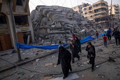 Under heavy bombing, Palestinians in Gaza move from place to place, only to discover nowhere is safe