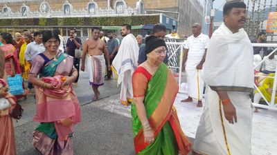 Telangana CM Chandrasekhar Rao’s wife Shobha prays at Tirumala temple