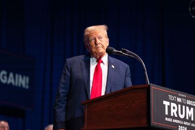 Trump runs to London court over dossier