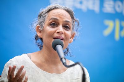 Indian author Arundhati Roy may face prosecution for 2010 speech on Kashmir