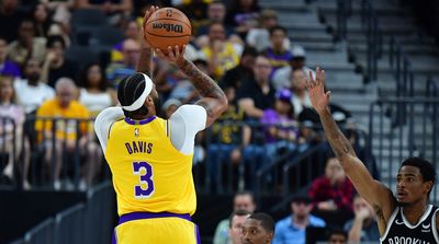 Lakers Coach Wants Anthony Davis Shooting an Absurd Amount of Threes This Year