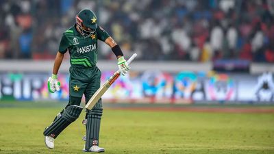 WATCH: Babar Azam throws his wicket away to a poor delivery vs Sri Lanka