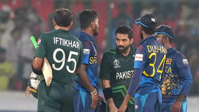 Pakistan reach for the stars, bring down the skies