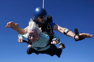 ‘World’s oldest skydiver’ dies aged 104 just 7 days after record attempt