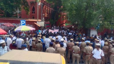 Cauvery water dispute | Madras High Court lawyers stage demonstration against Karnataka government