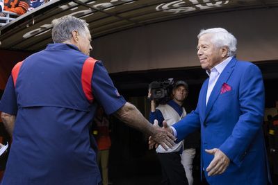 Patriots Owner Robert Kraft Doesn’t Consider Bill Belichick Unfireable, per Report