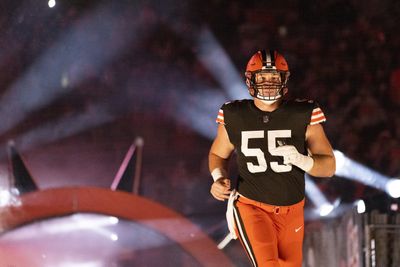 C Ethan Pocic returns to practice after exiting during Browns vs. Ravens