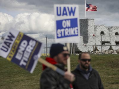 Autoworkers escalate strike as 8,700 workers walk out at a Ford Kentucky plant