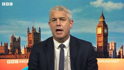 Cabinet minister Steve Barclay piles pressure on BBC for not calling Hamas terrorists