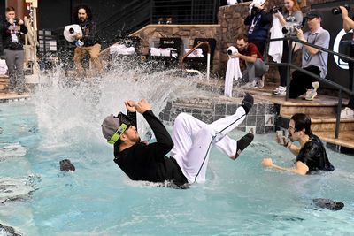 10 awesome photos of the Diamondbacks gleefully celebrating NLDS win in Chase Field’s pool