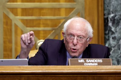 Sanders: Israel violating int'l law