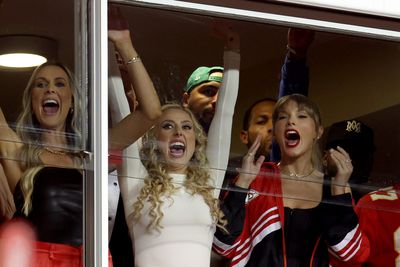 Taylor Swift and Brittany Mahomes shared an adorable hug after a clutch Travis Kelce catch