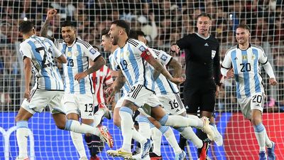 Otamendi scores in Argentina's 1-0 win over Paraguay, Messi plays as sub
