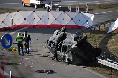 7 killed as a suspected migrant-smuggling vehicle crashes in southern Germany