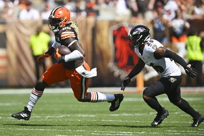 Report: Browns will likely be without Joel Bitonio and David Njoku vs. 49ers