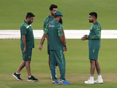 PCB chief Zaka Ashraf motivates Pakistan team ahead of India clash