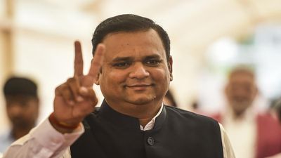Sena vs Sena: SC gave a ‘hammer blow’ to Speaker for delaying tactics, says Uddhav camp