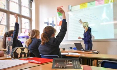 Labour calls for inquiry into English schools £370m budget bungle