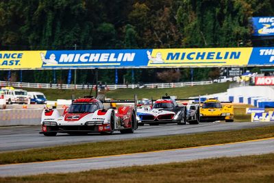Petit Le Mans IMSA: Porsche leads at one-quarter distance